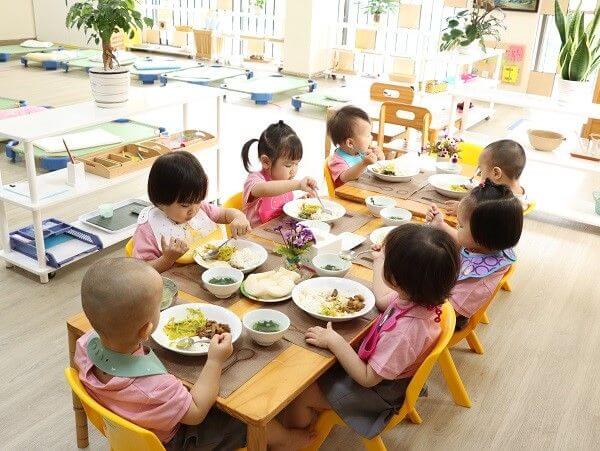 Phương pháp Montessori cho trẻ 0 - 6 tuổi