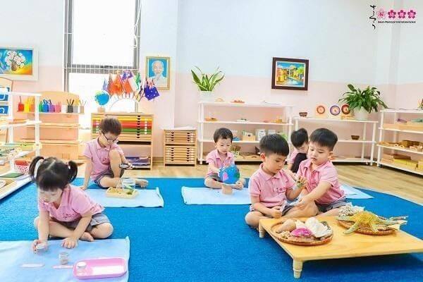 Ưu tiên đồ chơi, vật liệu nguồn gốc thiên nhiên