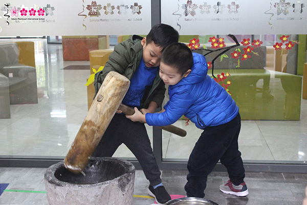 Vui giã bánh dày mochi cùng SMISers