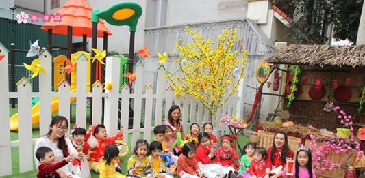 Phiên chợ “đúng chuẩn” Tết quê giữa lòng phố biển tại Sakura Montessori Hạ Long