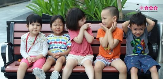 Tận hưởng ngày nắng đẹp cùng các bạn nhỏ Sakura Montessori Hai Bà Trưng tan-huong-ngay-nang-dep-cung-cac-ban-nho-sakura-montessori-hai-ba-trung-11