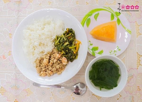 xây dựng chế độ dinh dưỡng cho trẻ màm non