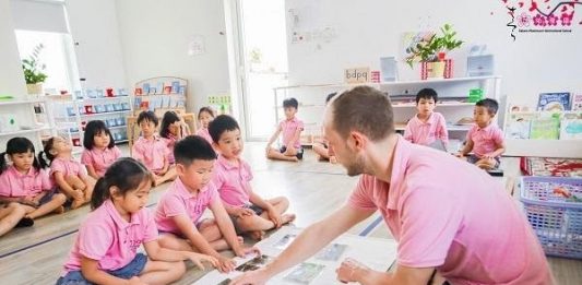 giáo viên tại trường Sakura