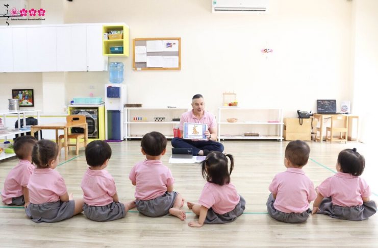 Học tiếng anh qua truyện tranh cho bé thế nào để đạt kết quả tốt? Giúp trẻ học tiếng Anh qua bài hát