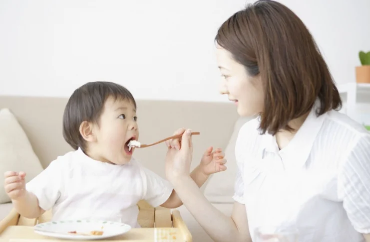 Trẻ 1 tuổi có thể ăn được cơm nhão mềm