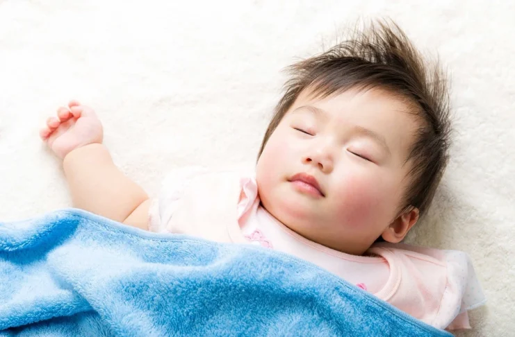 Trẻ 14 tháng tuổi ngủ 11 - 14 tiếng mỗi ngày