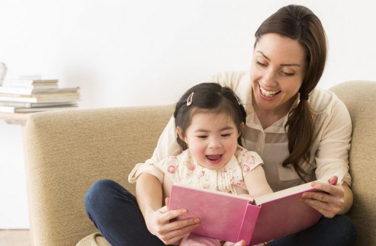 Đọc truyện cho bé 2 tuổi - Khoảnh khắc gắn kết yêu thương và nuôi dưỡng tâm hồn