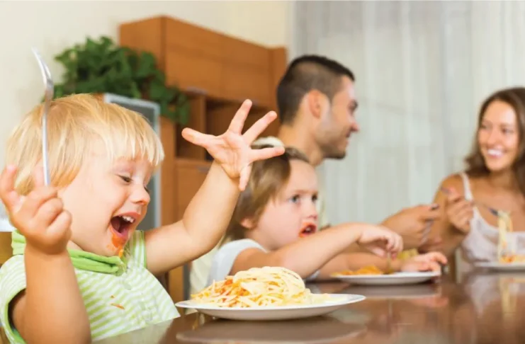 Bữa phụ cung cấp năng lượng và dinh dưỡng cần thiết cho bé 2 tuổi năng động (Ảnh: sưu tầm internet).