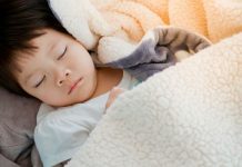 Môi trường ngủ yên tĩnh, thoải mái giúp bé 3 tuổi ngủ ngon giấc hơn