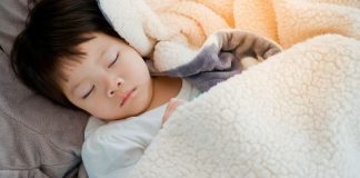 Môi trường ngủ yên tĩnh, thoải mái giúp bé 3 tuổi ngủ ngon giấc hơn