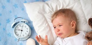 Trẻ 1 tuổi khóc đêm có thể là dấu hiệu sinh lý hoặc cảnh báo vấn đề sức khỏe nghiêm trọng
