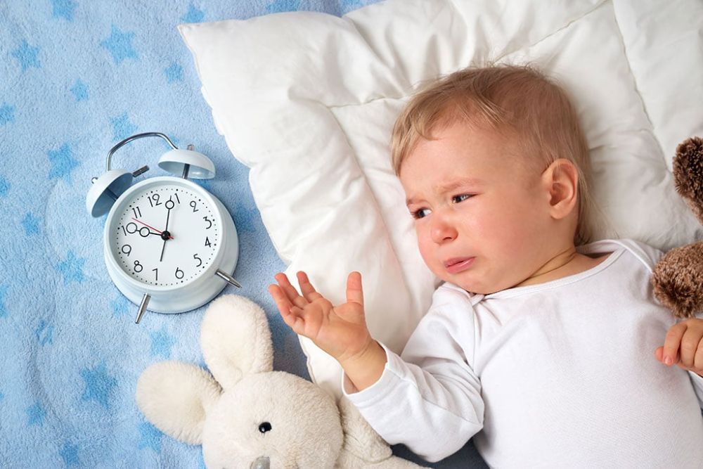 Trẻ 1 tuổi khóc đêm có thể là dấu hiệu sinh lý hoặc cảnh báo vấn đề sức khỏe nghiêm trọng