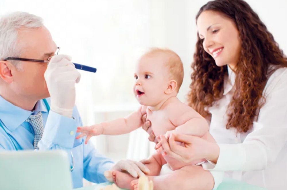 Đưa trẻ đến cơ sở y tế uy tín khi có các dấu hiệu trên để kịp thời xử lý.