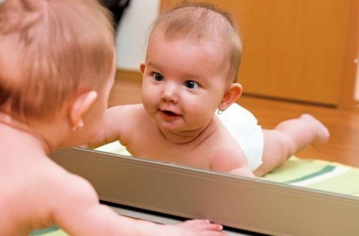 Nhìn gương – Giúp bé nhận diện bản thân