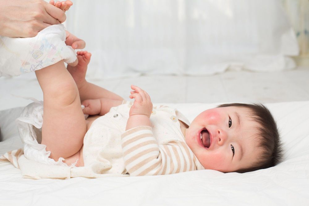 Bé ngủ sâu, bỉm khô – không hẳn là điều bất thường nếu ban ngày bé vẫn ăn bú khỏe mạnh