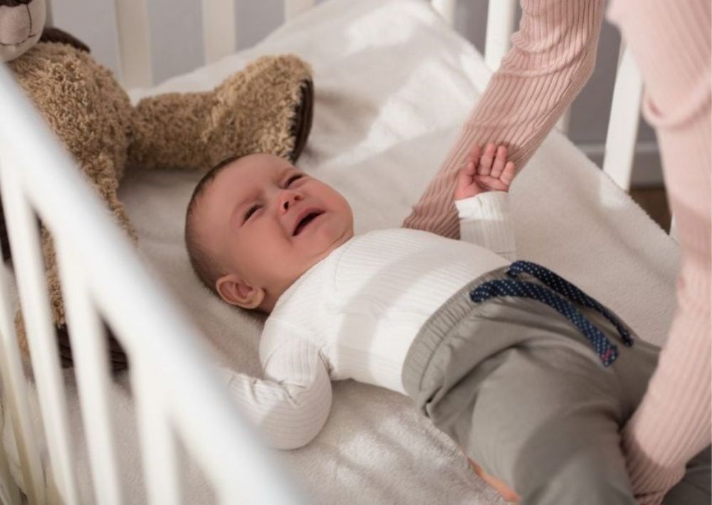 Bỉm khô sau 10 giờ ngủ và bé có biểu hiện mệt là dấu hiệu đáng chú ý