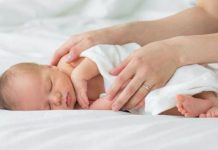 Hiện tượng trẻ 5 tháng khóc thét khi đang ngủ