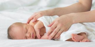 Hiện tượng trẻ 5 tháng khóc thét khi đang ngủ