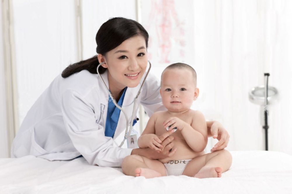 Cha mẹ không bao giờ sai khi tin vào trực giác của mình. Hãy đưa bé đi khám nếu bạn cảm thấy lo lắng, dù là vì lý do nhỏ nhất (Ảnh: sưu tầm internet).