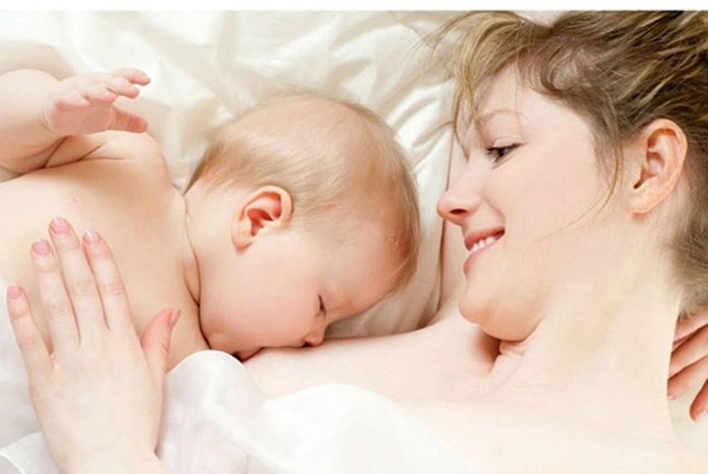 Sự kiên nhẫn và tâm lý thoải mái của mẹ chính là "liều thuốc" hiệu quả nhất giúp con vượt qua giai đoạn biếng ăn (Ảnh: sưu tầm internet).