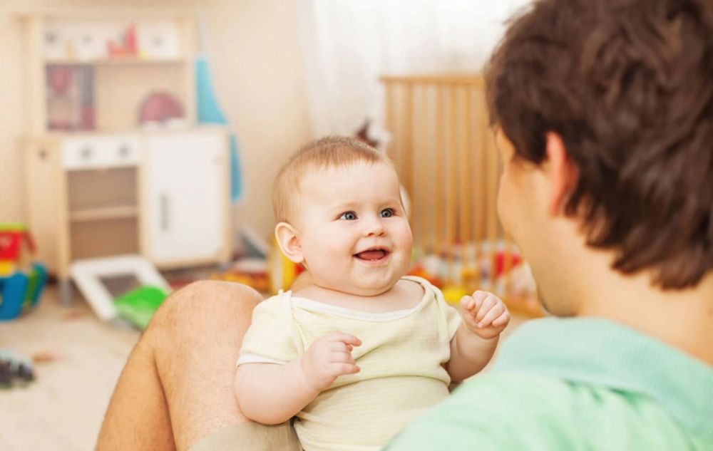 Giao tiếp bắt đầu từ những kết nối nhỏ – ánh mắt, giọng nói và sự phản hồi dịu dàng (Ảnh: sưu tầm internet).