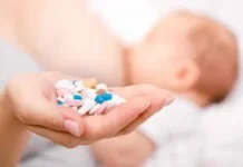 Luôn quan sát bé kỹ lưỡng khi dùng kháng sinh để phát hiện sớm các tác dụng phụ (Ảnh: sưu tầm internet).