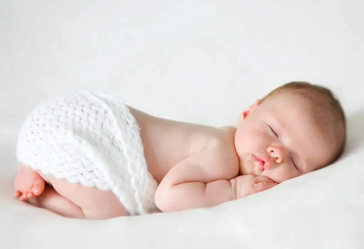 Tư thế chổng mông là hành vi phát triển vận động tự nhiên, không liên quan đến tín ngưỡng “trông em” theo dân gian (Ảnh: sưu tầm internet).