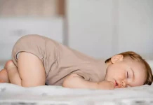 Tư thế chổng mông là một trong những dấu hiệu bé đang tiến gần đến giai đoạn biết bò – mốc vận động quan trọng ở 6–7 tháng (Ảnh: sưu tầm internet).