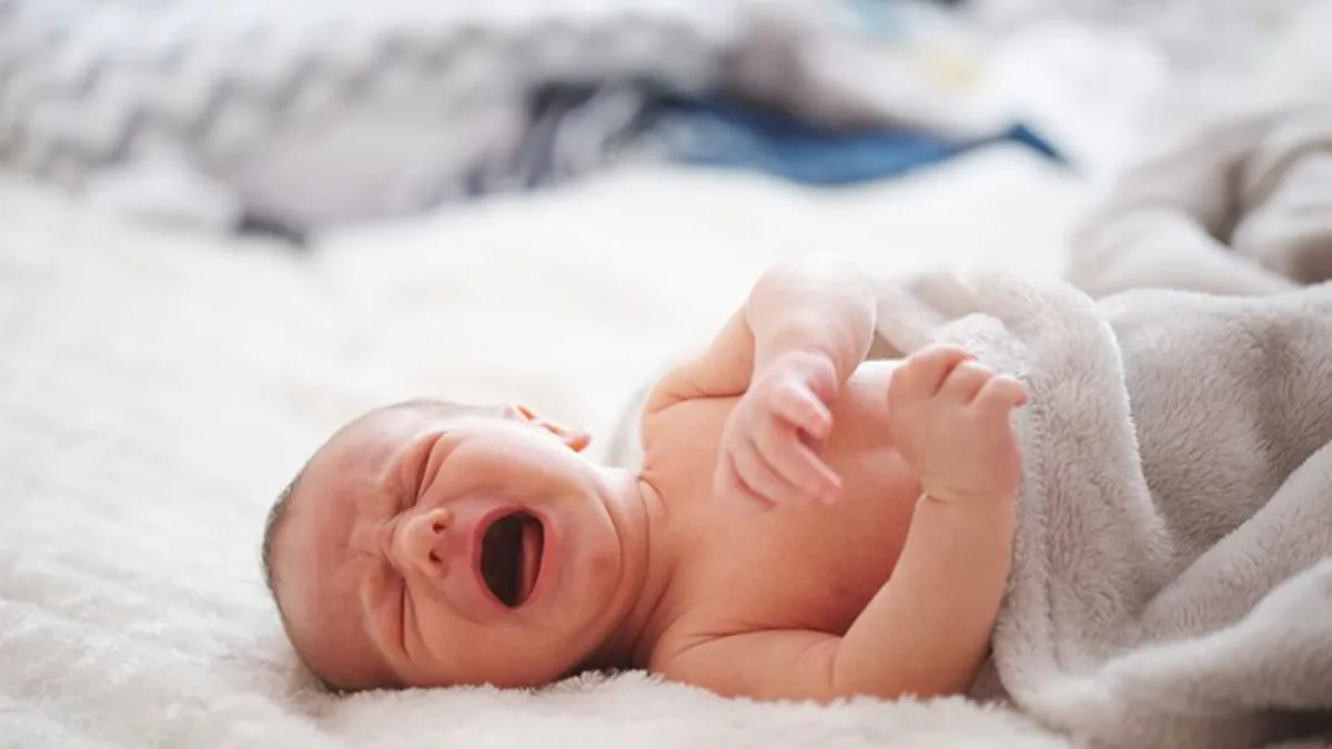 Làm sao để phòng ngừa tình trạng giật mình ở trẻ sơ sinh?