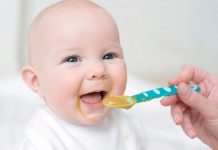Bắt đầu hành trình ăn dặm của bé với những món ăn đơn giản, dễ tiêu hóa.