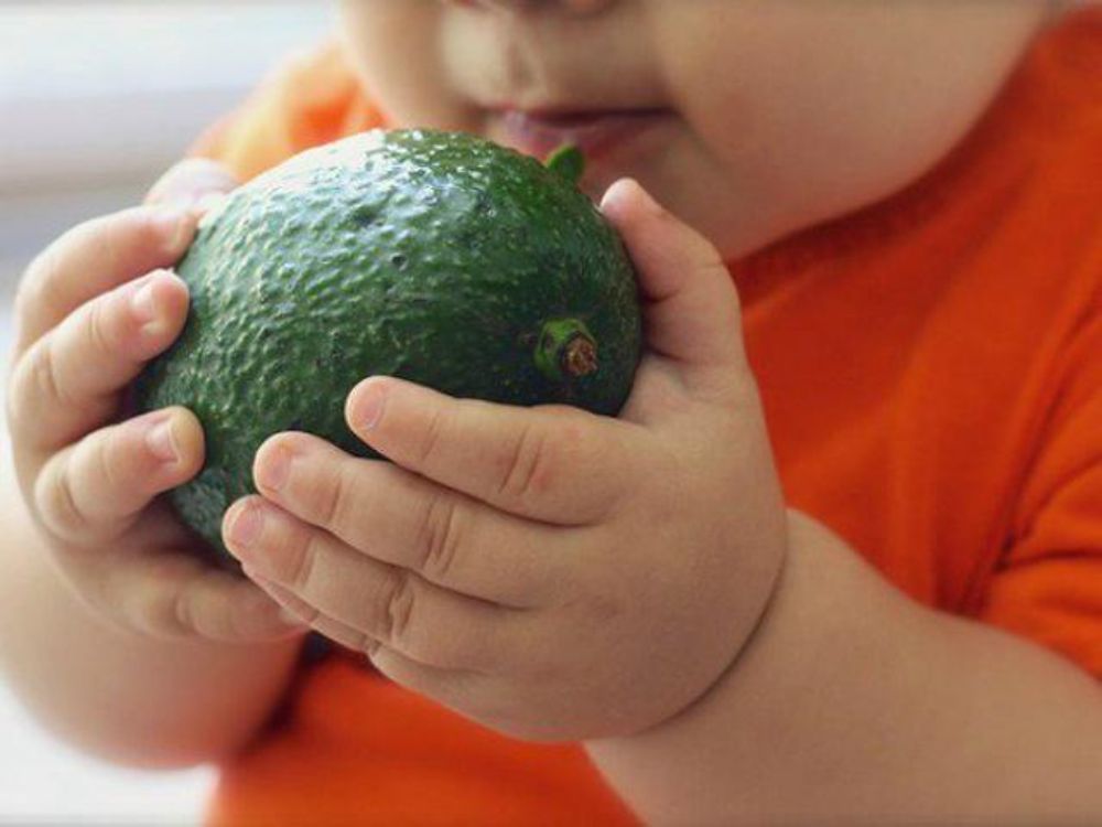 Cách cho trẻ 5-6 tháng tuổi ăn hoa quả an toàn