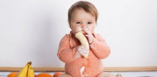 Nếu trẻ 5 tháng lỡ ăn hoa quả thì sao?