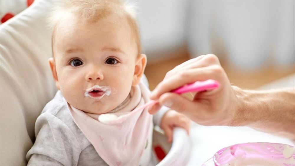 Bé 5 tháng có nên ăn sữa chua không?
