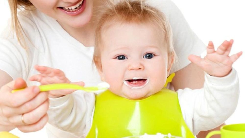 Lưu ý vàng khi cho trẻ sơ sinh ăn sữa chua
