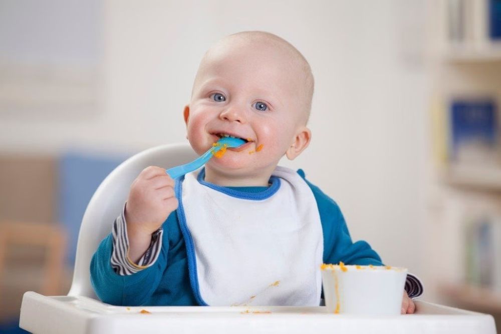 Dinh dưỡng và thực đơn 14 ngày bữa sáng cho bé 1 tuổi