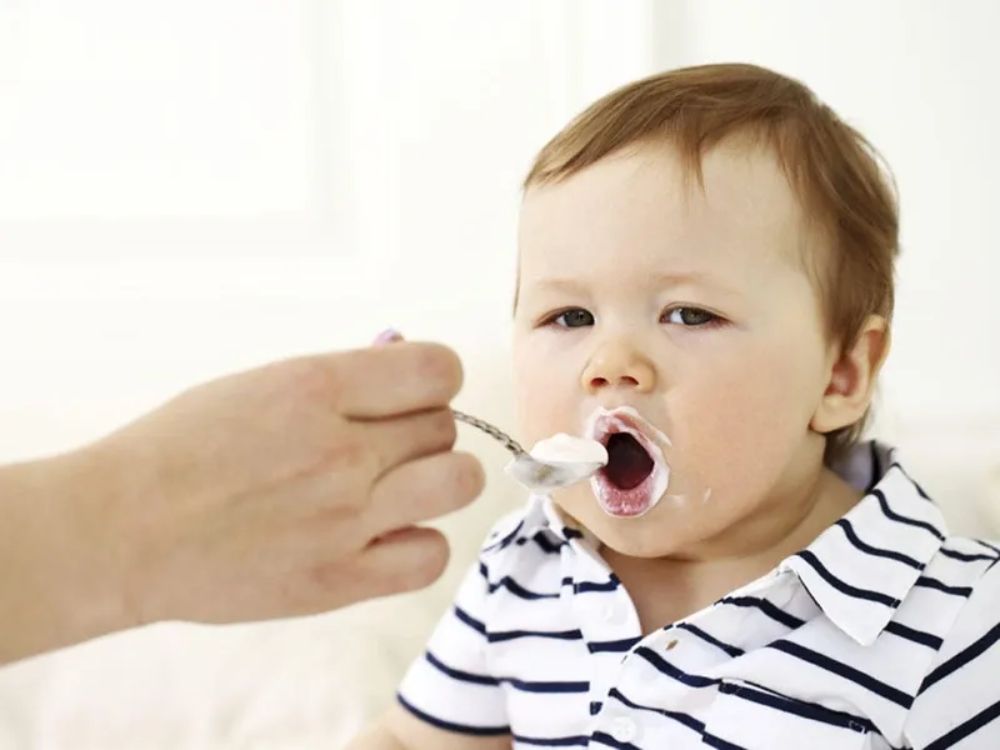 Tiêu chí chọn sữa chua an toàn cho bé <12 tháng