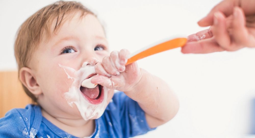 Đa dạng các loại sữa chua trên thị trường, mẹ cần đọc kỹ nhãn để chọn đúng sản phẩm cho bé