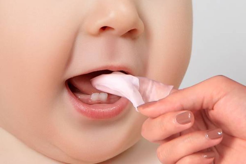 Liều lượng fluor an toàn cho trẻ dưới 3 tuổi chỉ bằng một hạt gạo