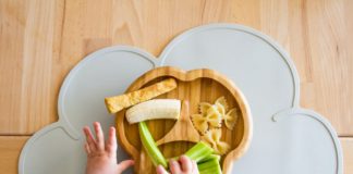Finger food giúp bé phát triển kỹ năng vận động tinh và tự chủ trong ăn uống