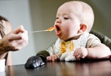 6 tháng là thời điểm lý tưởng để bé bắt đầu hành trình ăn dặm (Ảnh: sưu tầm internet).