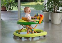 Có nên cho bé 6 tháng ngồi xe tập đi? 6 Tác hại mẹ cần biết Bé 6 tháng chưa nên cho bé ngồi xe tập đi (Ảnh: sưu tầm internet).