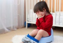 Bé 6 tháng bị táo bón khi ăn dặm: Nguyên nhân và giải pháp 5 Sai lầm "kinh điển" của mẹ khiến con táo bón nặng