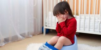 5 Sai lầm "kinh điển" của mẹ khiến con táo bón nặng