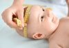 Đo vòng đầu định kỳ giúp theo dõi sát sao sự phát triển não bộ của trẻ