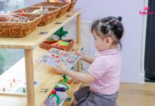 Từ 12 – 24 tháng, con tự xúc cơm, tự rửa tay… Đi học sớm, con làm được nhiều hơn mẹ nghĩ!