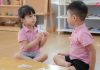 Cách trẻ mầm non học cách hiểu mình và kết nối với người khác